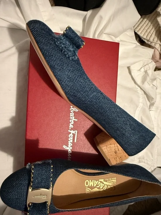 Salvatore Ferragamo Denim Vara Bow Ballet Flats in Dark Blue with Gold Hardware - Picture 2 of 2